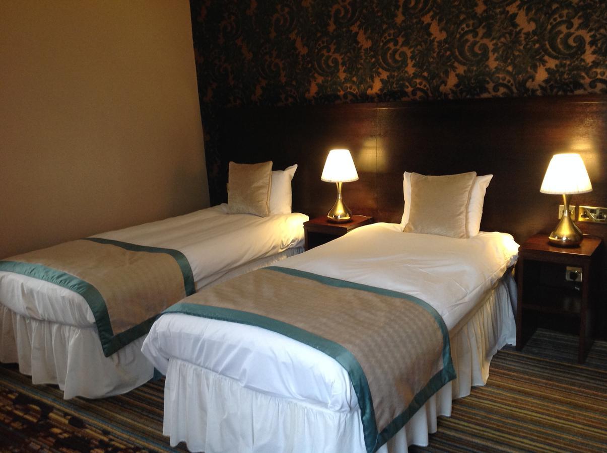 The Wyndham Arms-Wetherspoon Hotel Bridgend  Bagian luar foto