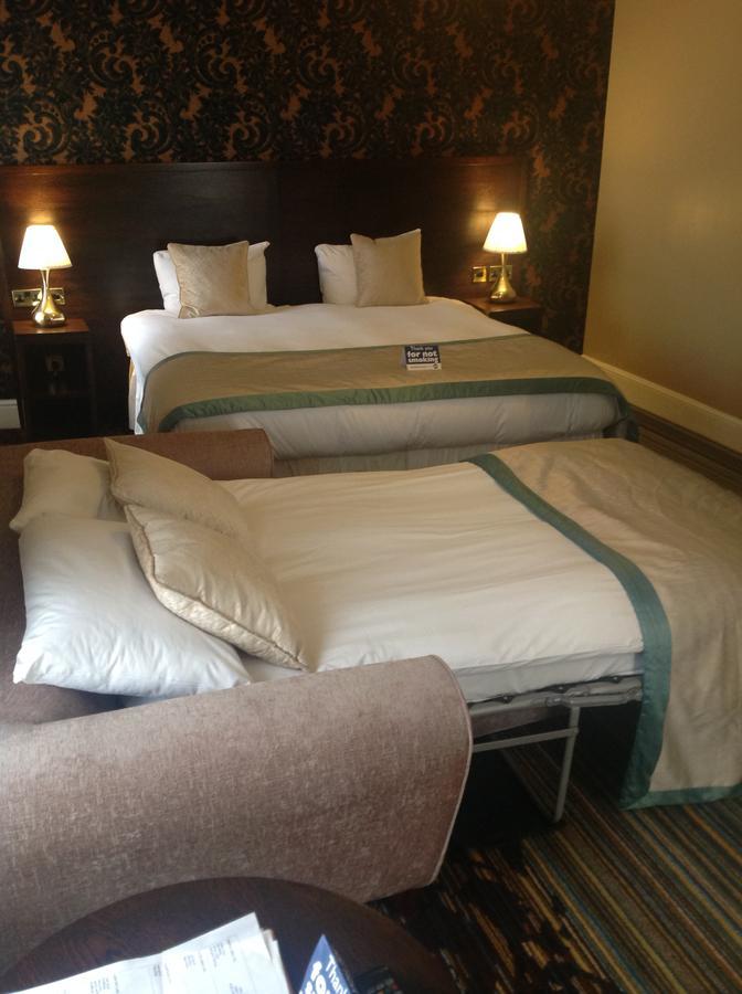 The Wyndham Arms-Wetherspoon Hotel Bridgend  Bagian luar foto