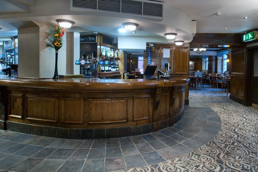 The Wyndham Arms-Wetherspoon Hotel Bridgend  Bagian luar foto