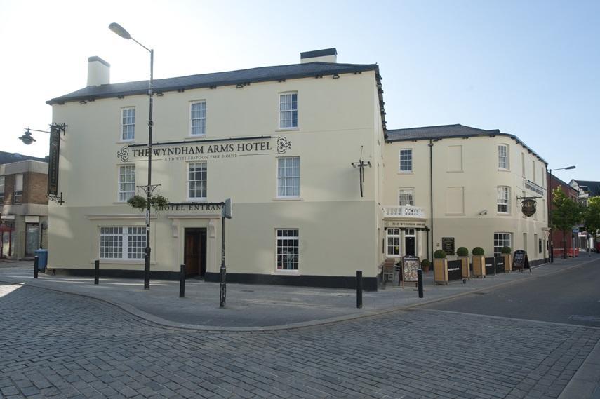 The Wyndham Arms-Wetherspoon Hotel Bridgend  Bagian luar foto