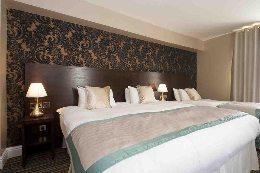 The Wyndham Arms-Wetherspoon Hotel Bridgend  Bagian luar foto